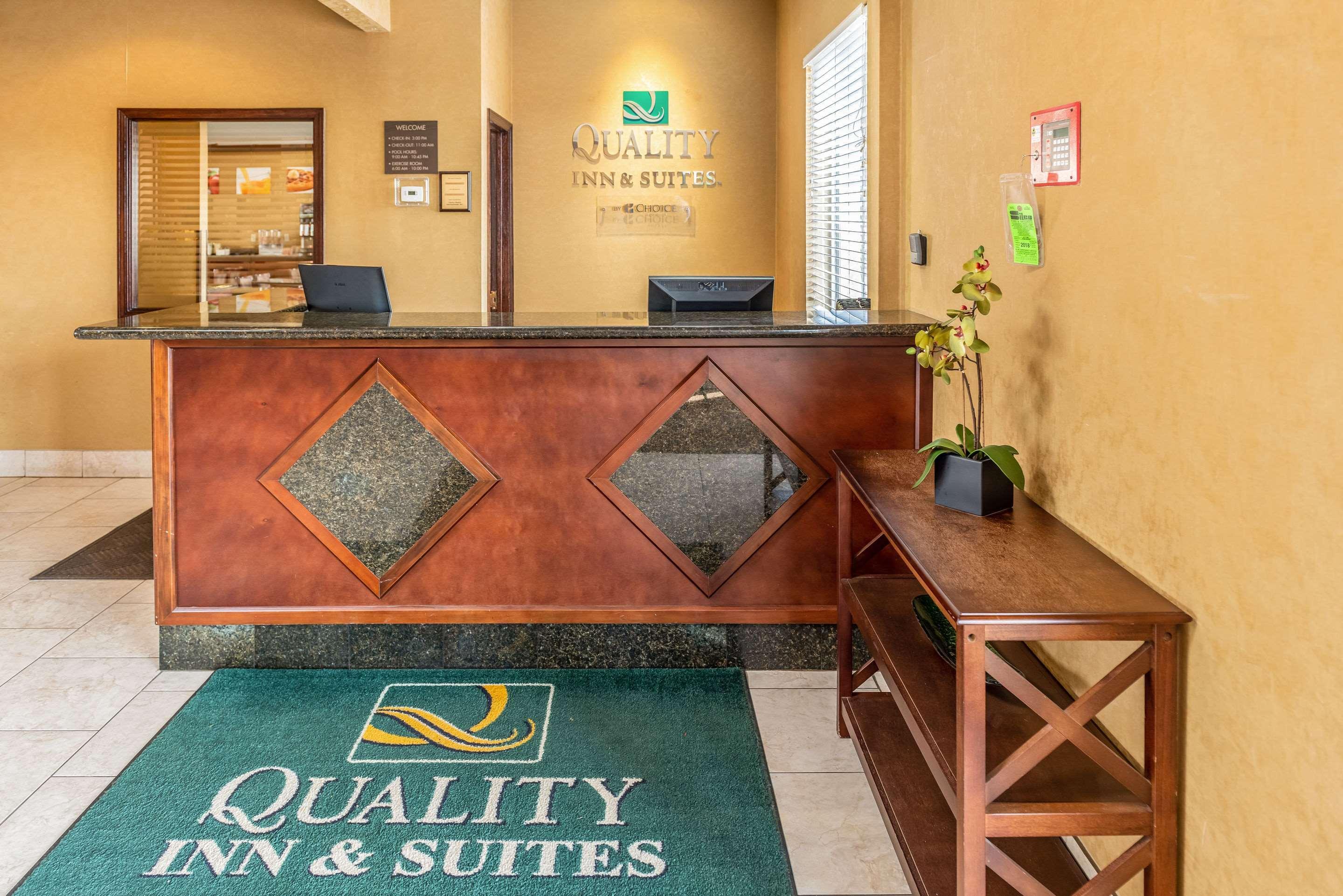 Quality Inn & Suites Seville Extérieur photo